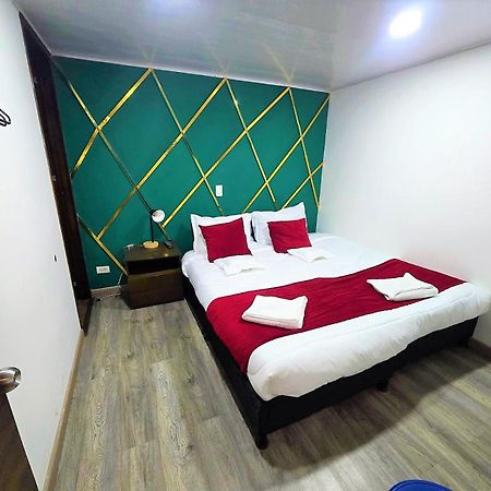 Hotel Kristal Ferial Bogotá Esterno foto