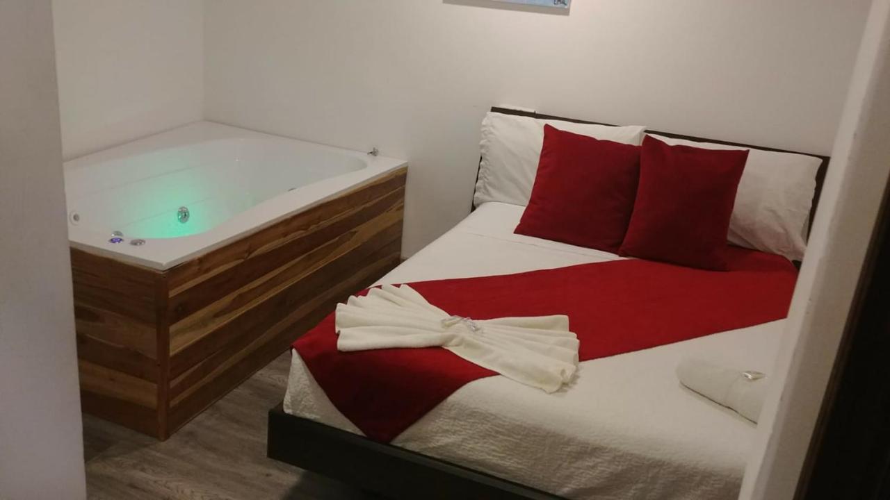 Hotel Kristal Ferial Bogotá Esterno foto