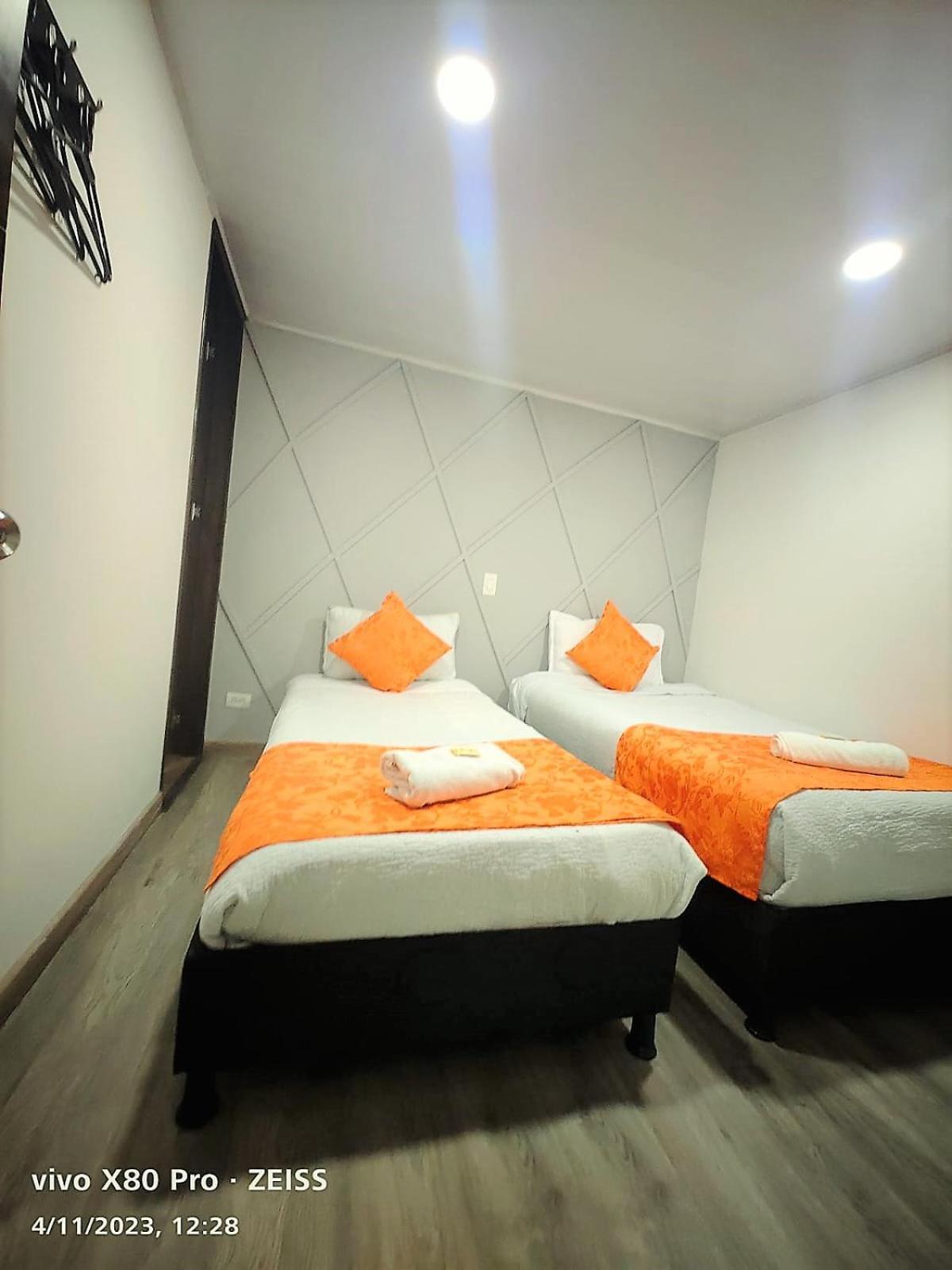 Hotel Kristal Ferial Bogotá Esterno foto