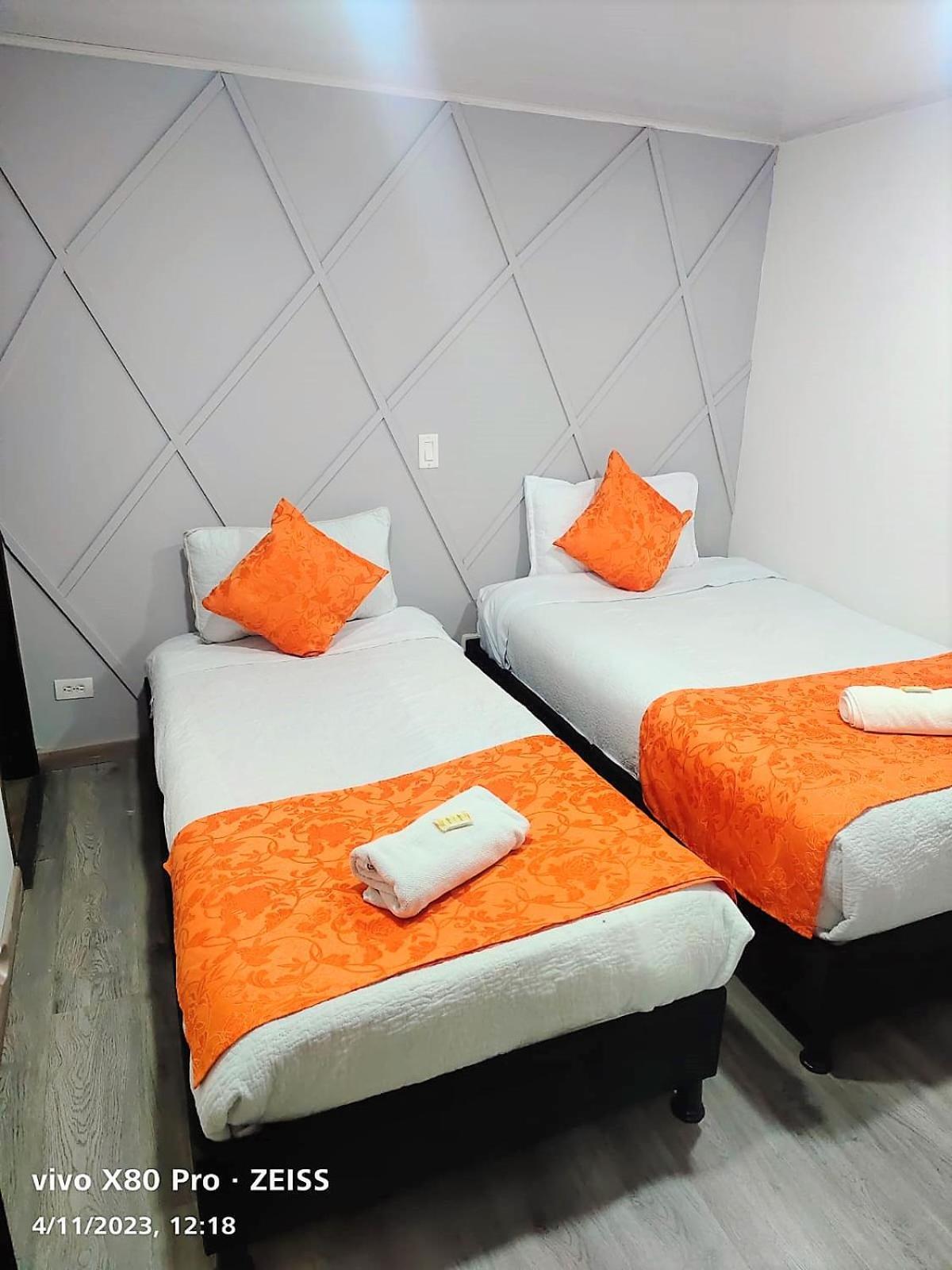 Hotel Kristal Ferial Bogotá Esterno foto