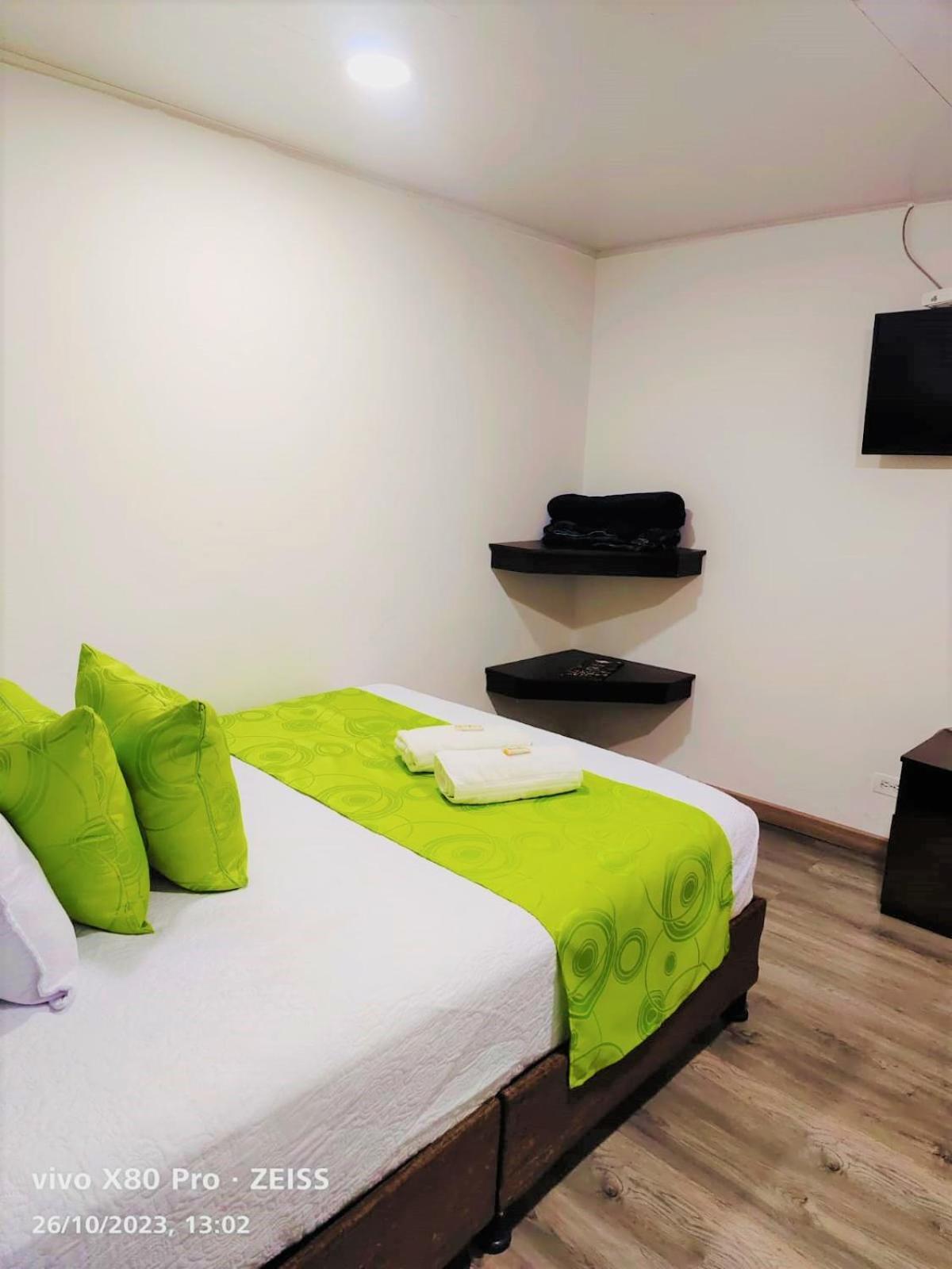 Hotel Kristal Ferial Bogotá Esterno foto