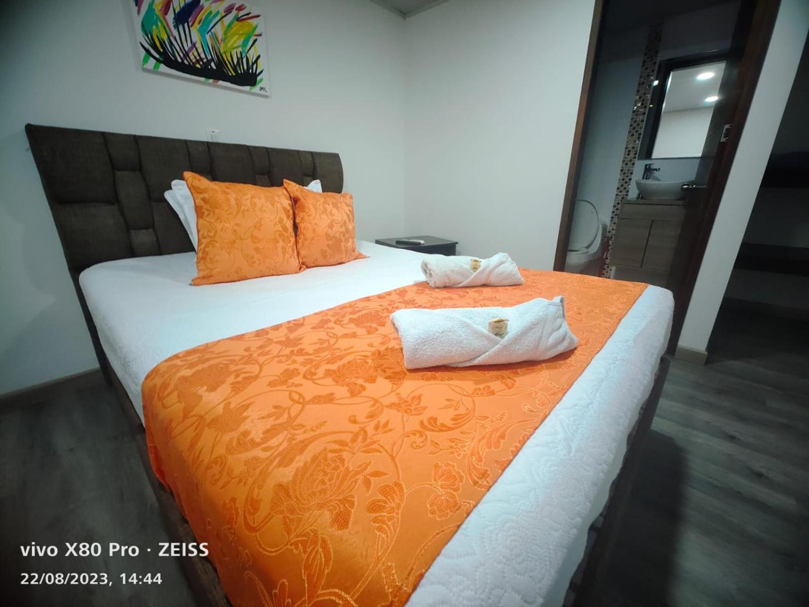 Hotel Kristal Ferial Bogotá Esterno foto