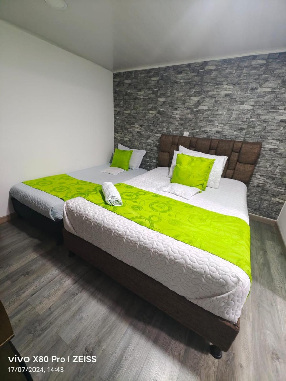 Hotel Kristal Ferial Bogotá Esterno foto